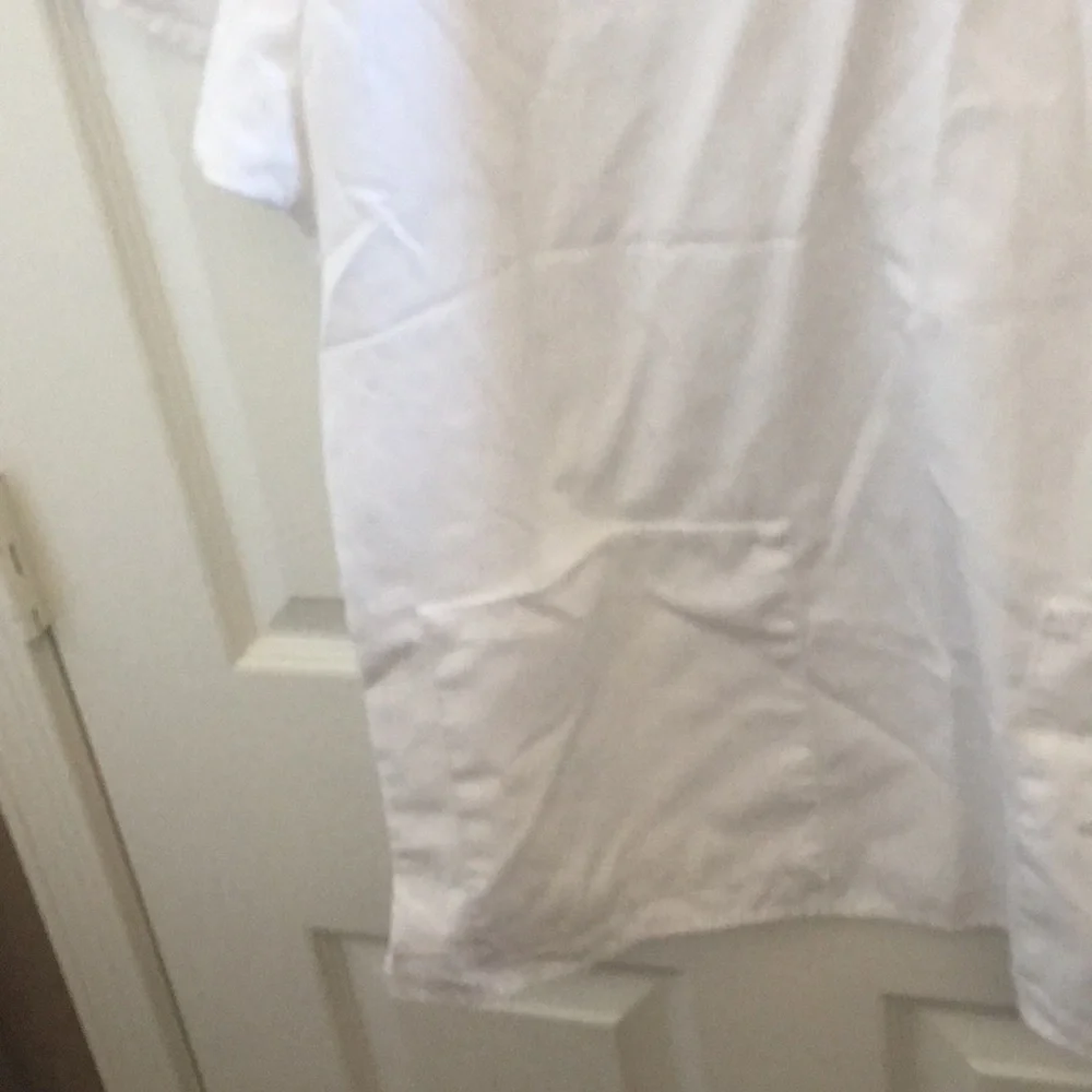 FINAL MARKDOWN Ladies’ Crest Scrub Top (M) - Picture 2 of 4